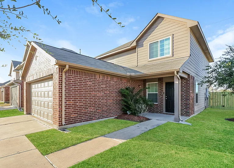 19014 Moynihan Dr — Photo 1