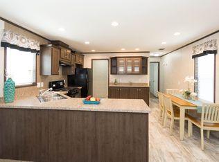 395 Rustic Ln N, Belleville, MI 48111