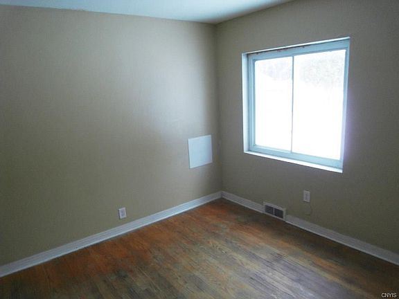 4th image of 300 Northwood Dr