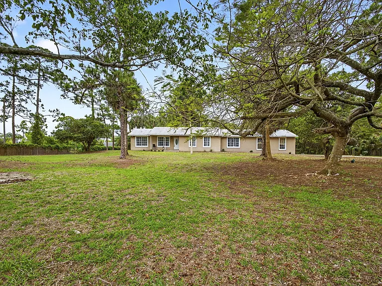 16932 Okeechobee Blvd — Photo 5