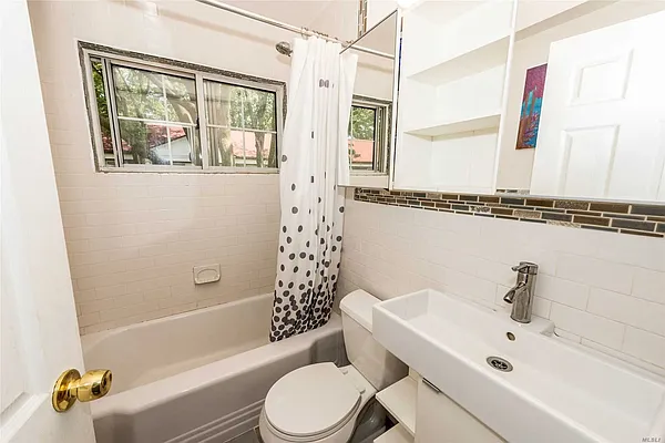 Sold by Century 21 American Homes | media 31