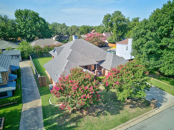 3rd image of 604 Gunnison Dr
