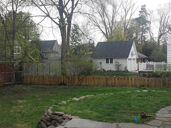 3rd image of 855 Pinecrest Ave SE
