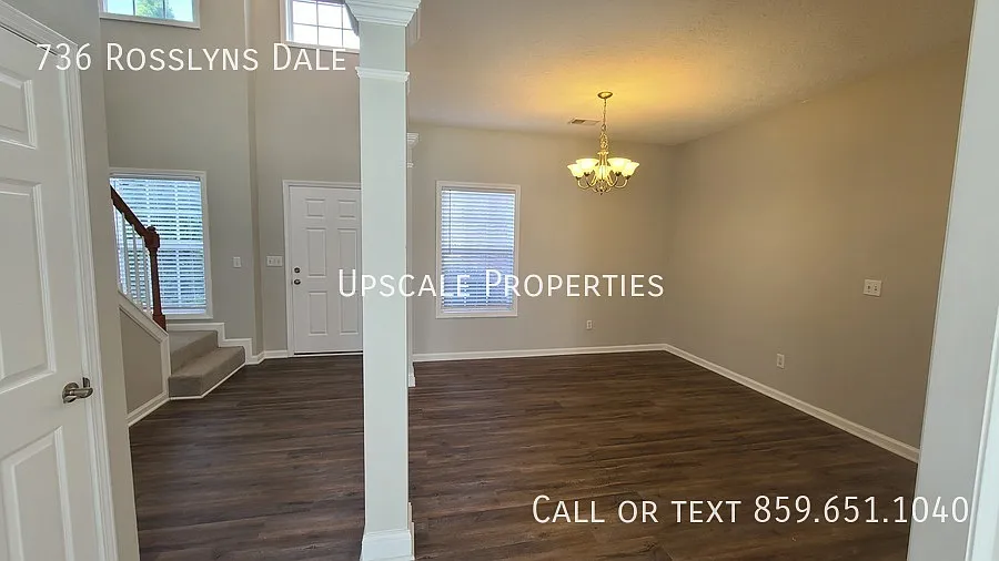 736 Rosslyns Dale — Photo 4