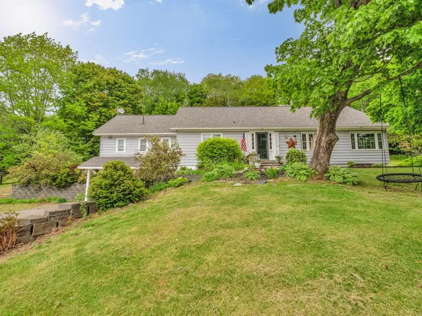 36 High Street, Dexter, ME 04930