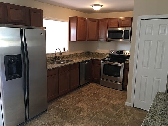 4th image of 105 Cranewood Dr