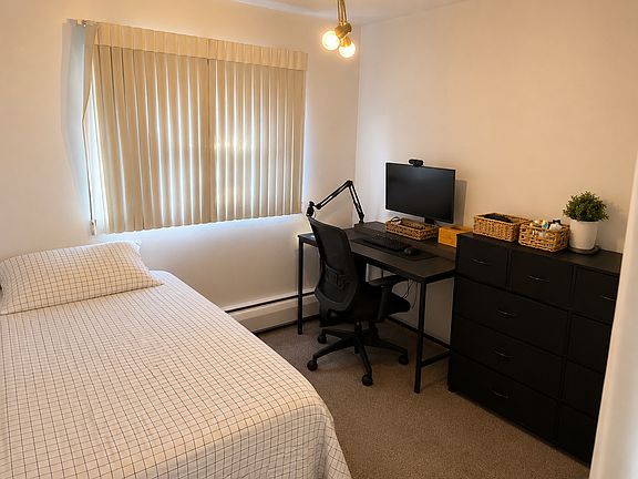Dining Room/ Office/Additional bedroom
