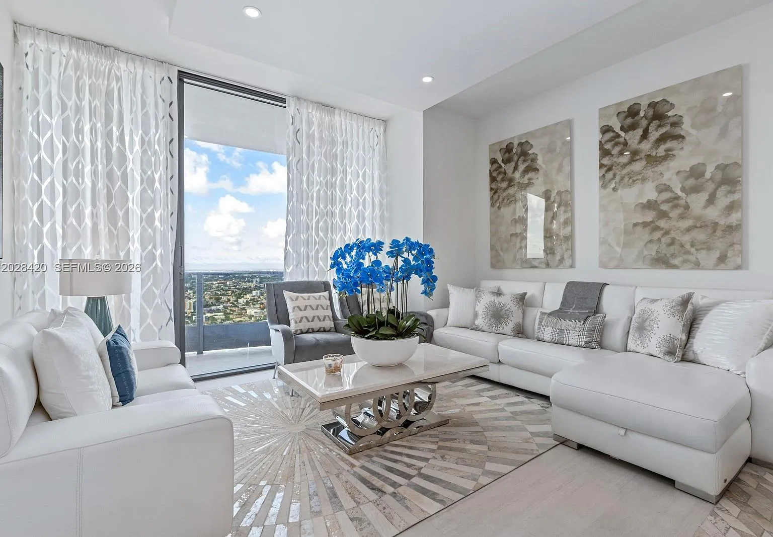 Brickell Flatiron Condo — Photo 2