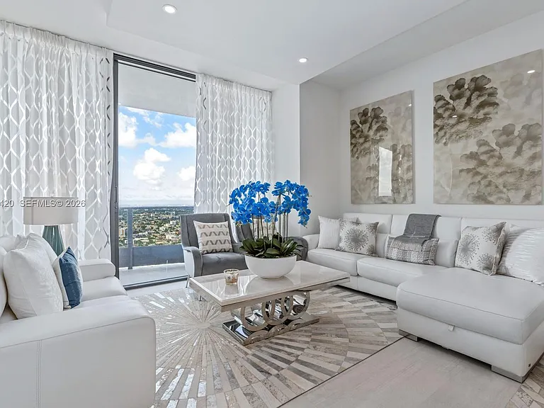 1000 Brickell Plz #Penthouse 6006 — Photo 2