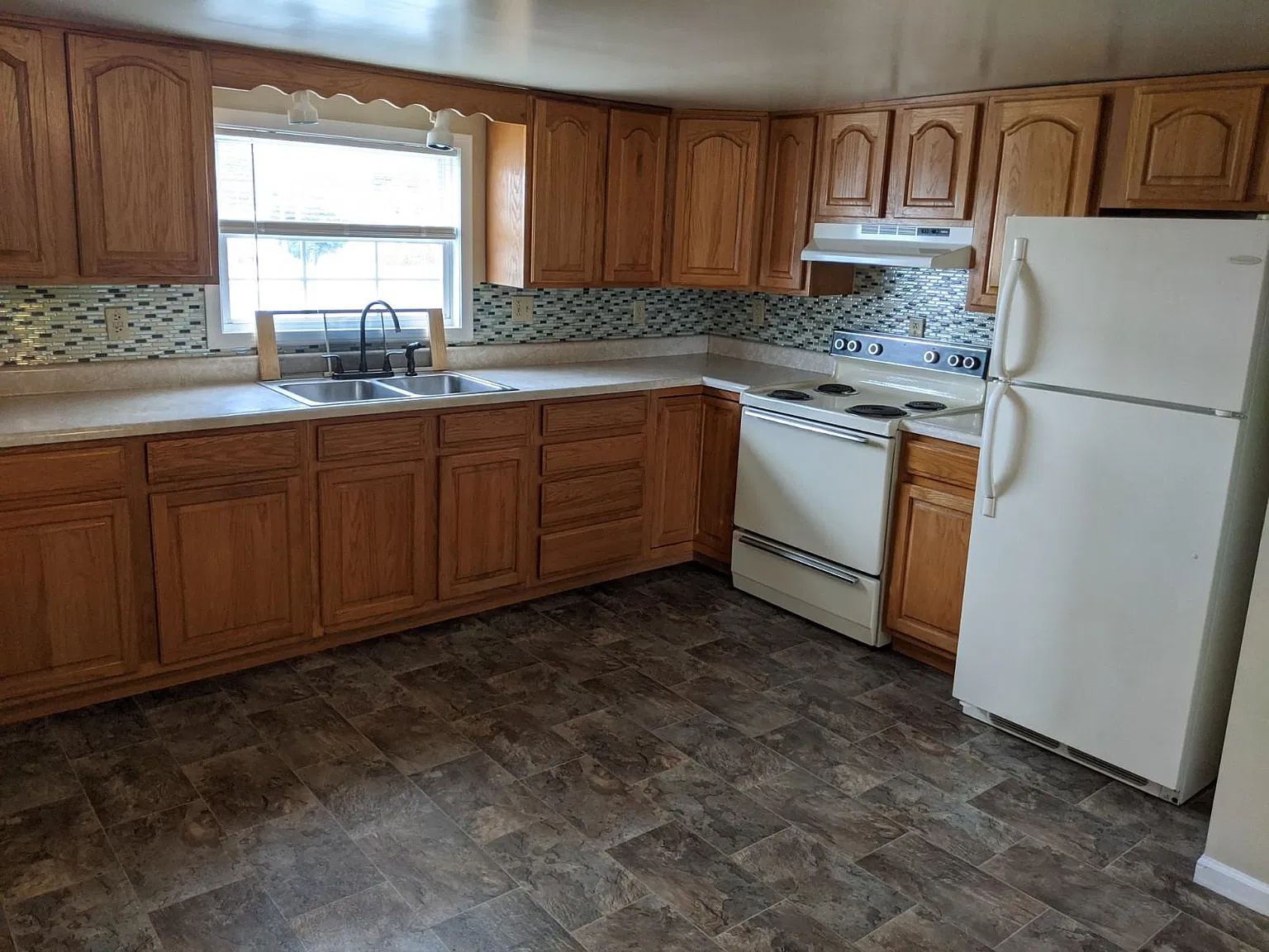 2 bed, 725 sqft, $795 — Photo 2
