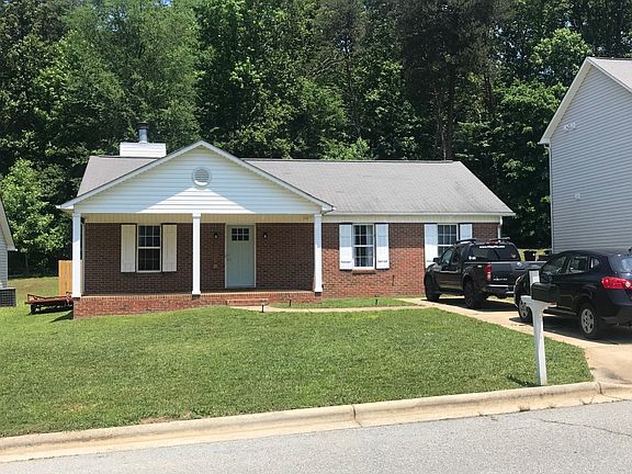 2nd image of 211 Collinswood Ln