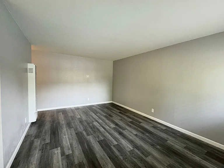 Oak Plaza Apartments — Photo 6