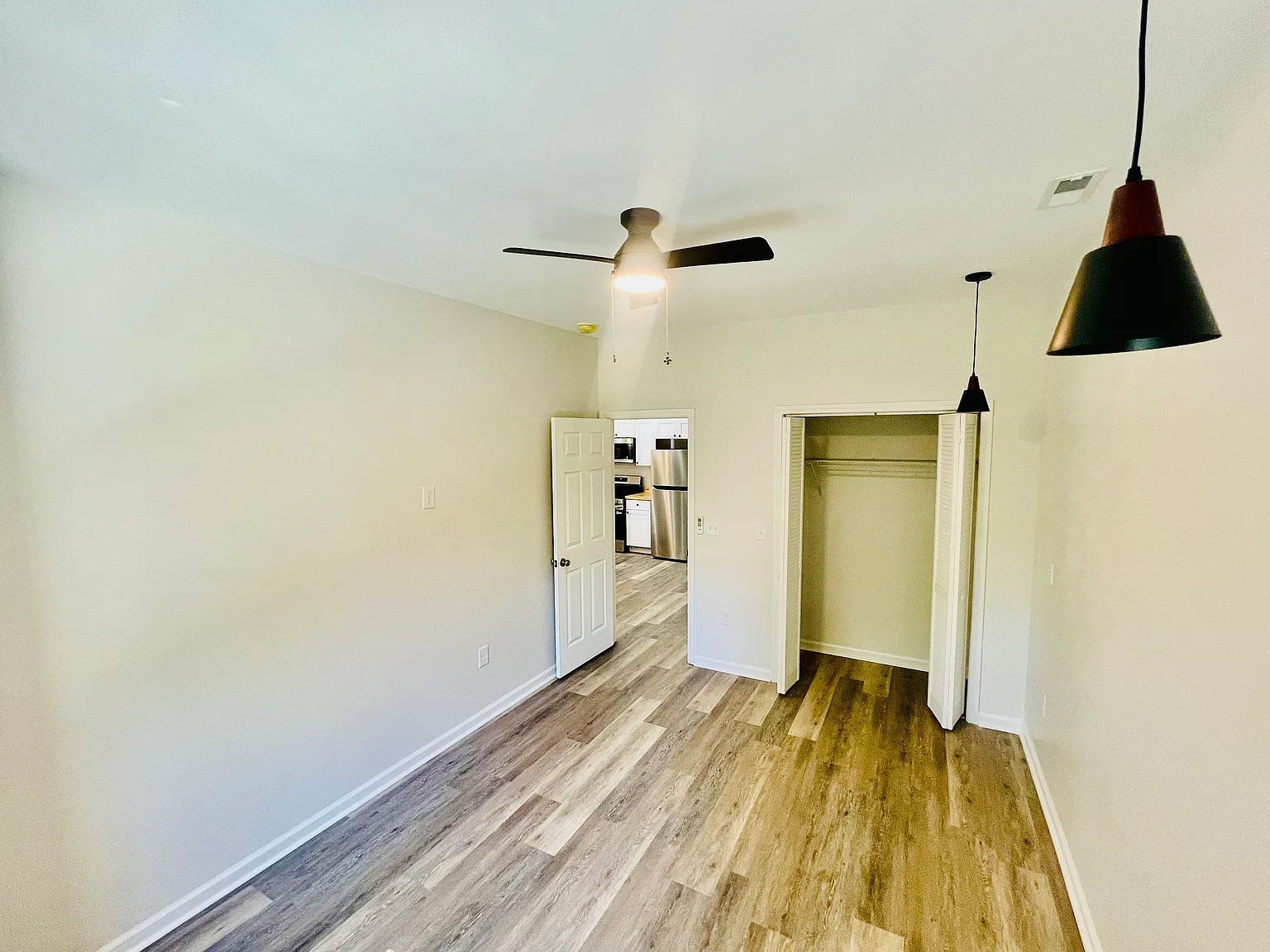 1 bed, 572 sqft, $1,300 — Photo 2