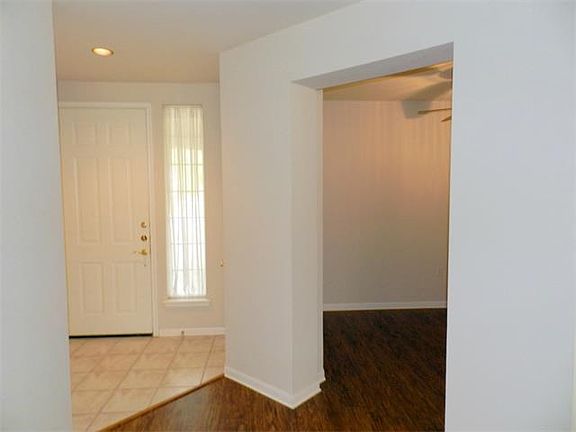 Bright entry way with art niche to the left. Study/office o