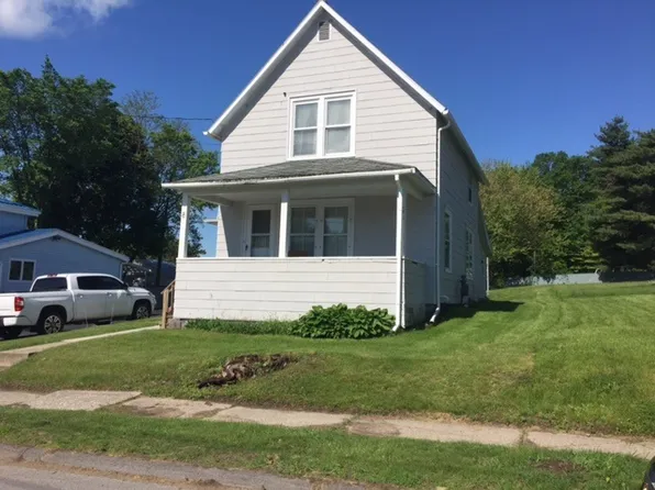 8 Pine St, Massena, NY 13662