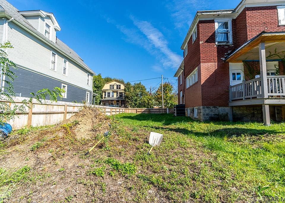 1st image of 632 Pine St