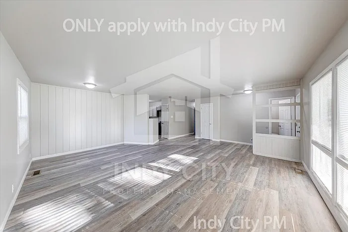 3118 N Richardt Ave — Photo 3