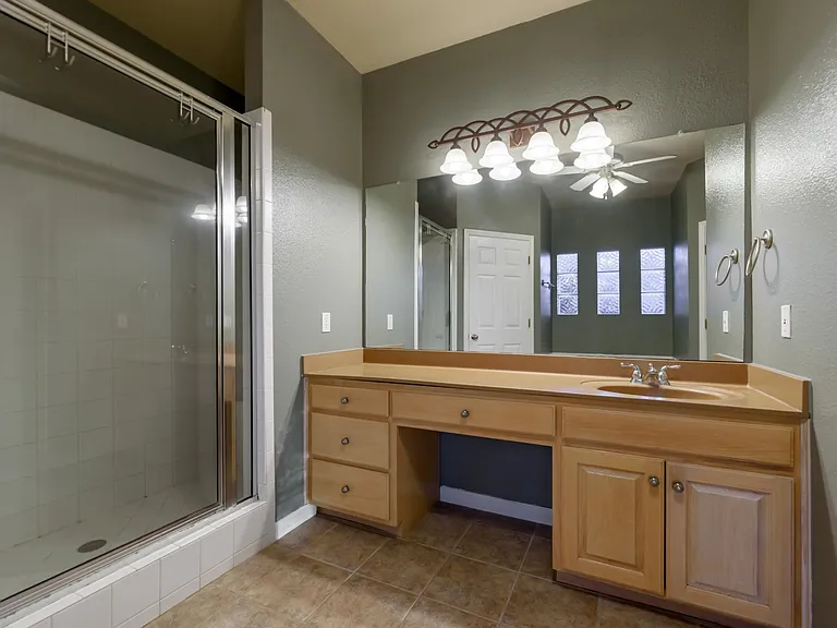 2610 Fairwood Dr — Photo 13