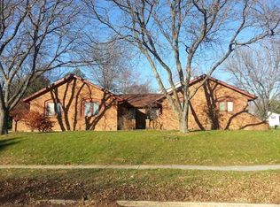 3601 Stonebridge Rd, West Des Moines, IA 50265