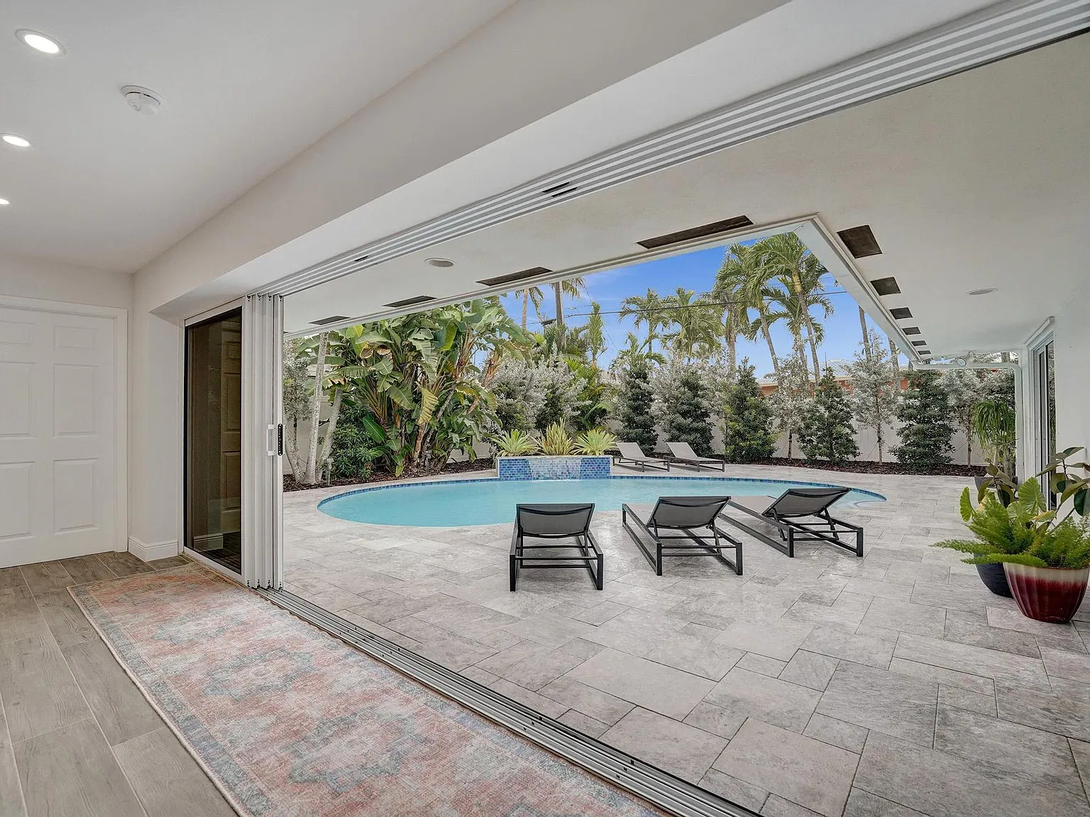 4 bed, 3.0 bath, 2196 sqft, $6,500 — Photo 2