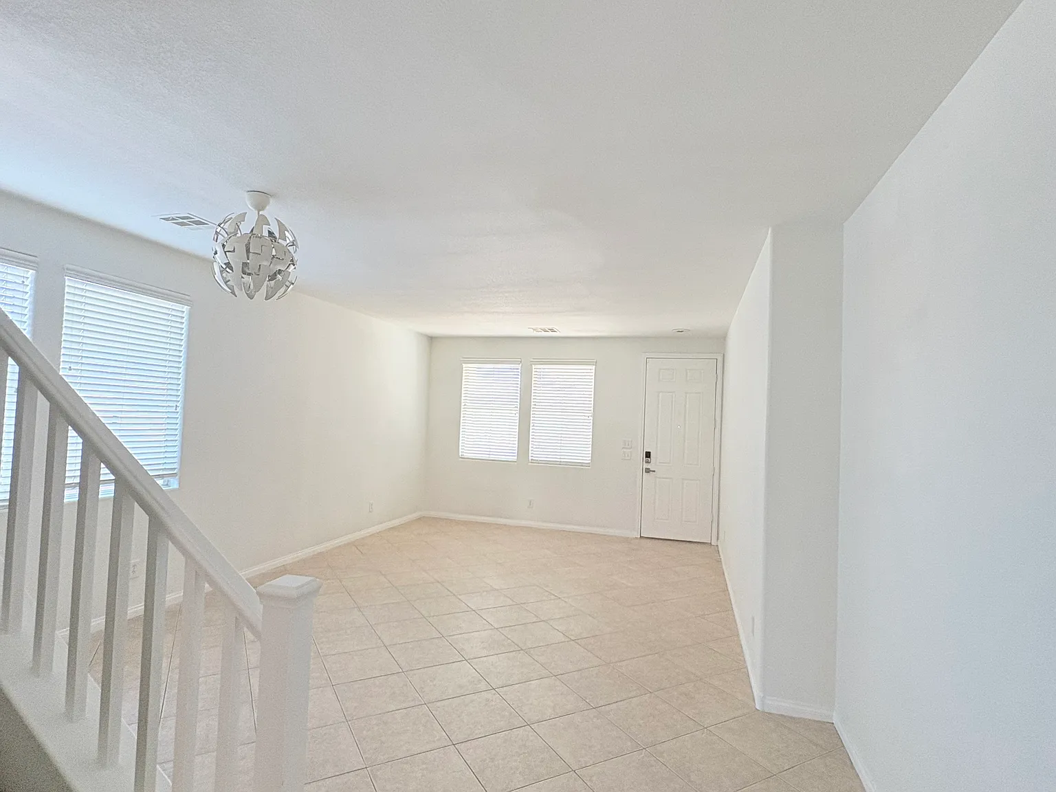 5 bed, 2781 sqft, $2,300 — Photo 1