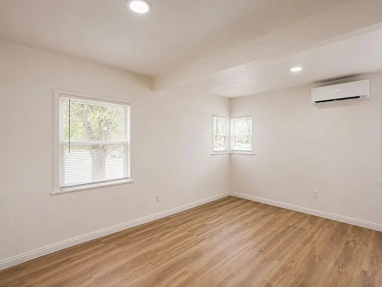 4723 Arlington Ave — Photo 11
