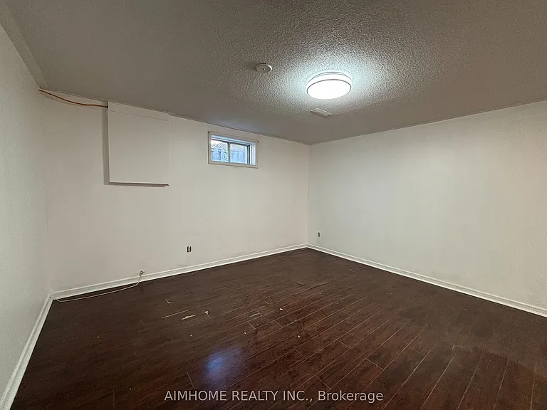 94 Broomfield Dr — Photo 8