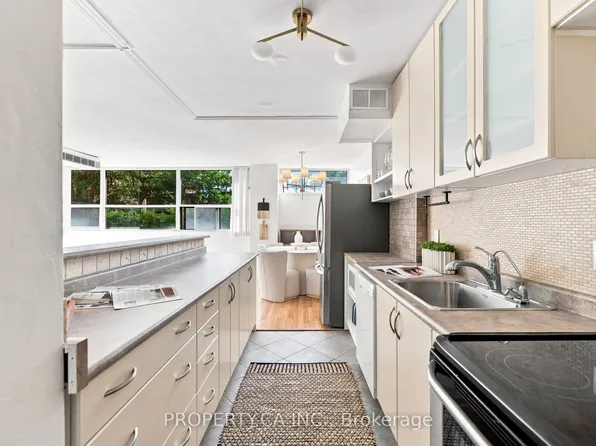 60 Montclair Ave #202, Toronto, ON M5P 1P7