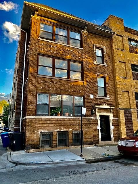 1st image of 1057 W Foster Ave