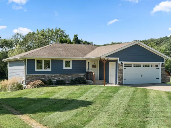 155 Timber Ridge Dr, Pella, IA 50219