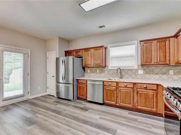 2208 Staunton Dr — Photo 18