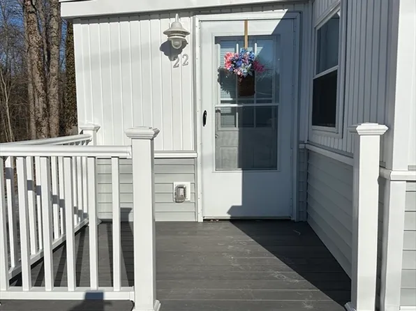 22 Chesapeake Rd, Holbrook, MA 02343
