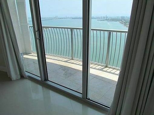 4th image of 1750 N Bayshore Dr APT 2004
