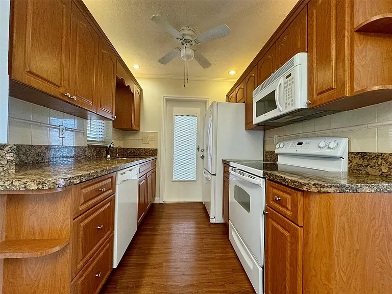1747 Rodman St #210 — Photo 8