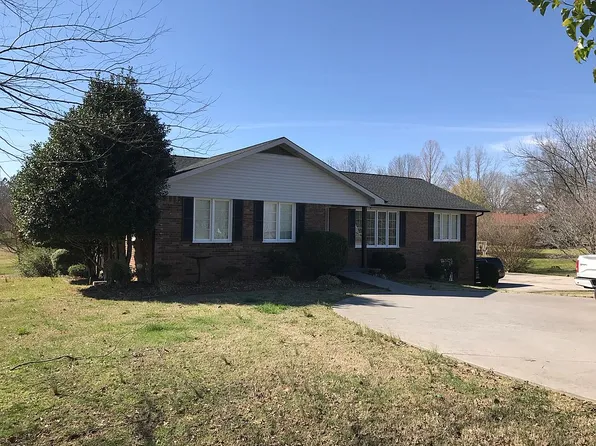 50 Thornton Dr, Bruceton, TN 38317