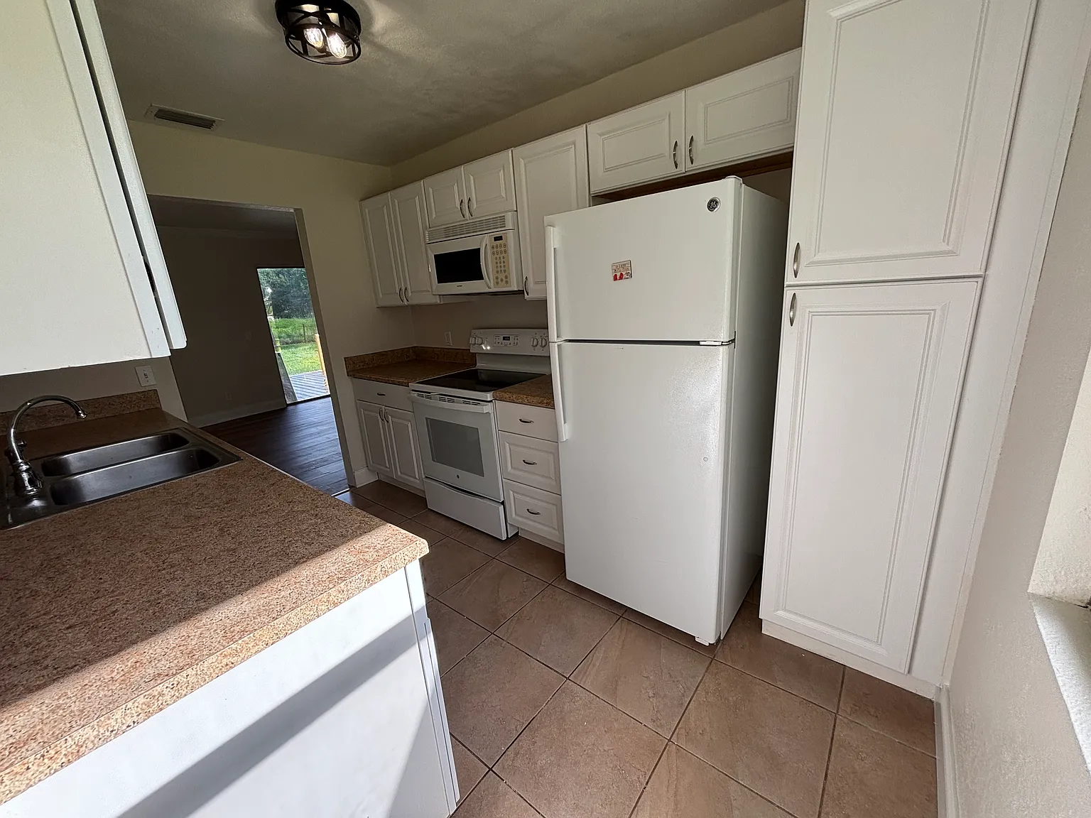 3 bed, 1532 sqft, $2,000 — Photo 3
