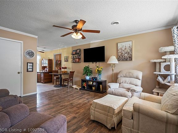 4th image of 4303 Pond St