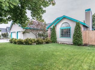 2755 NE Wells Acres Rd, Bend, OR 97701