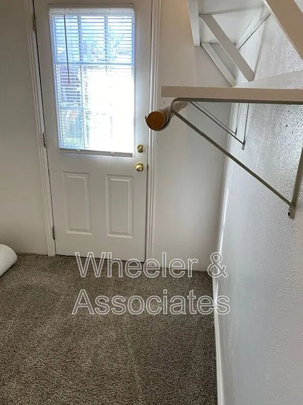 1 bed, 1.0 bath, $895 — Photo 3