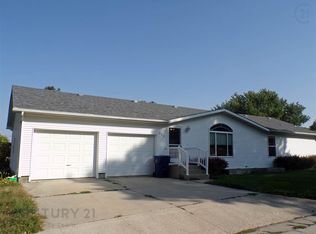 219 N 7th St, Howells, NE 68641