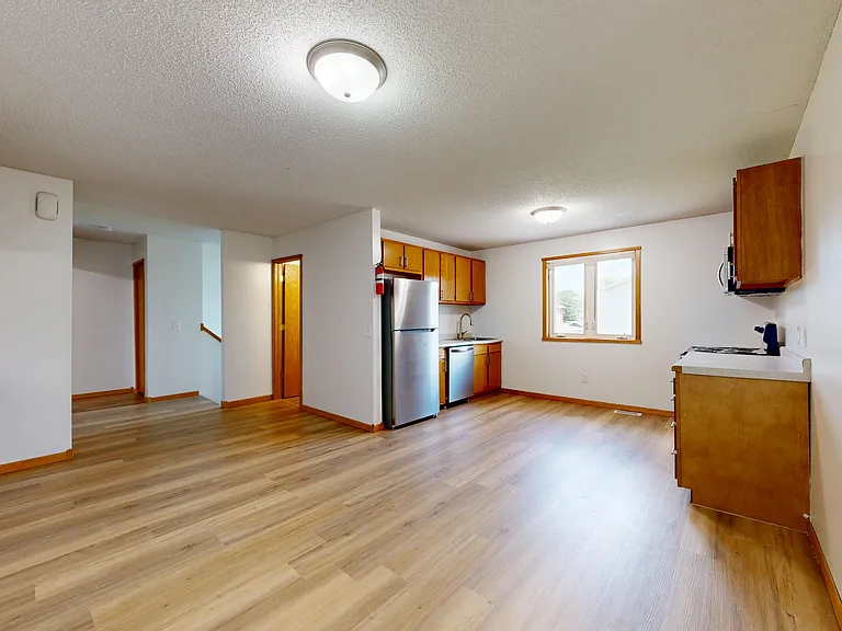 7629-7629 Woodlawn Dr — Photo 1