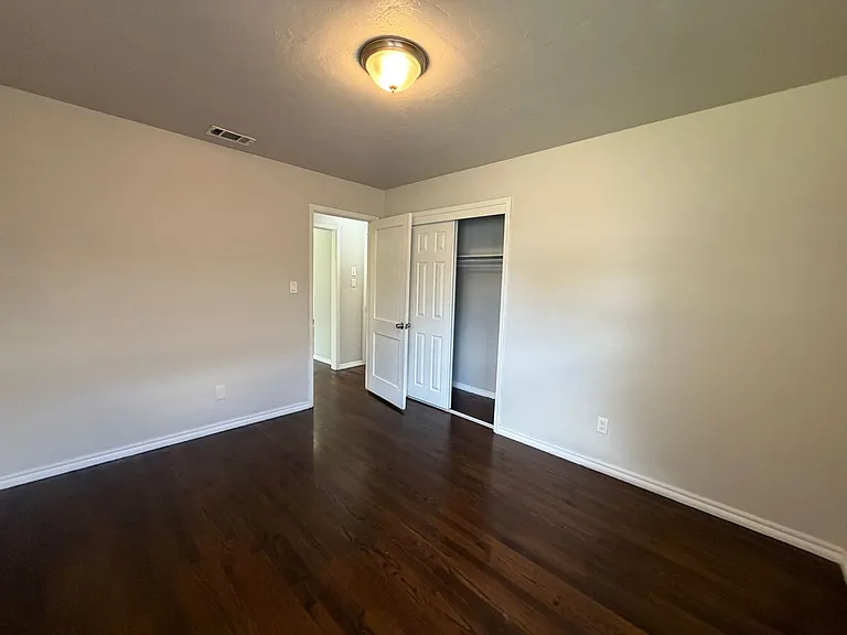 221 E Kerr Dr — Photo 16