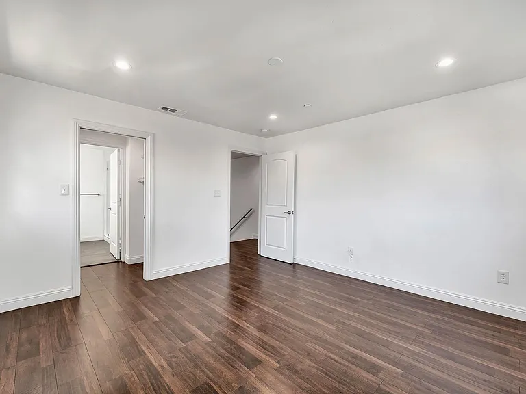 2880 W 14th St — Photo 14