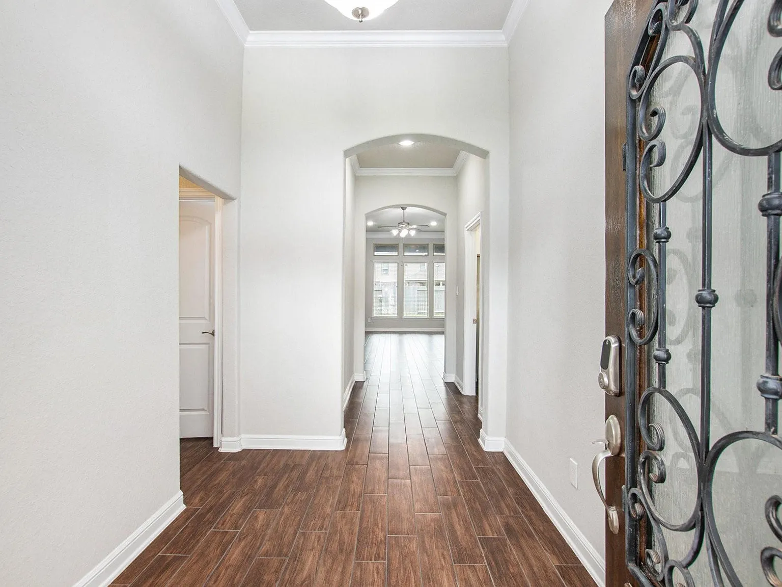 4 bed, 3.5 bath, 2288 sqft, $2,600 — Photo 4