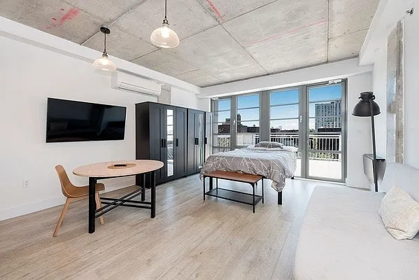 Rented by Bold New York | media 24