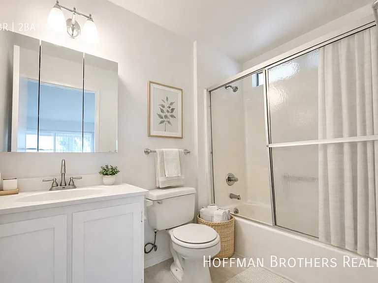 815 Centinela Ave #107 — Photo 2