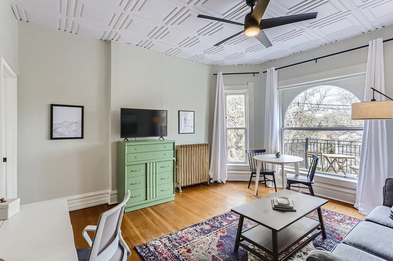 1 bed, 1.0 bath, 602 sqft, $2,771 — Photo 2