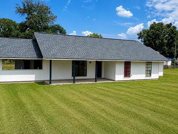 3rd image of 42066 Devall Rd