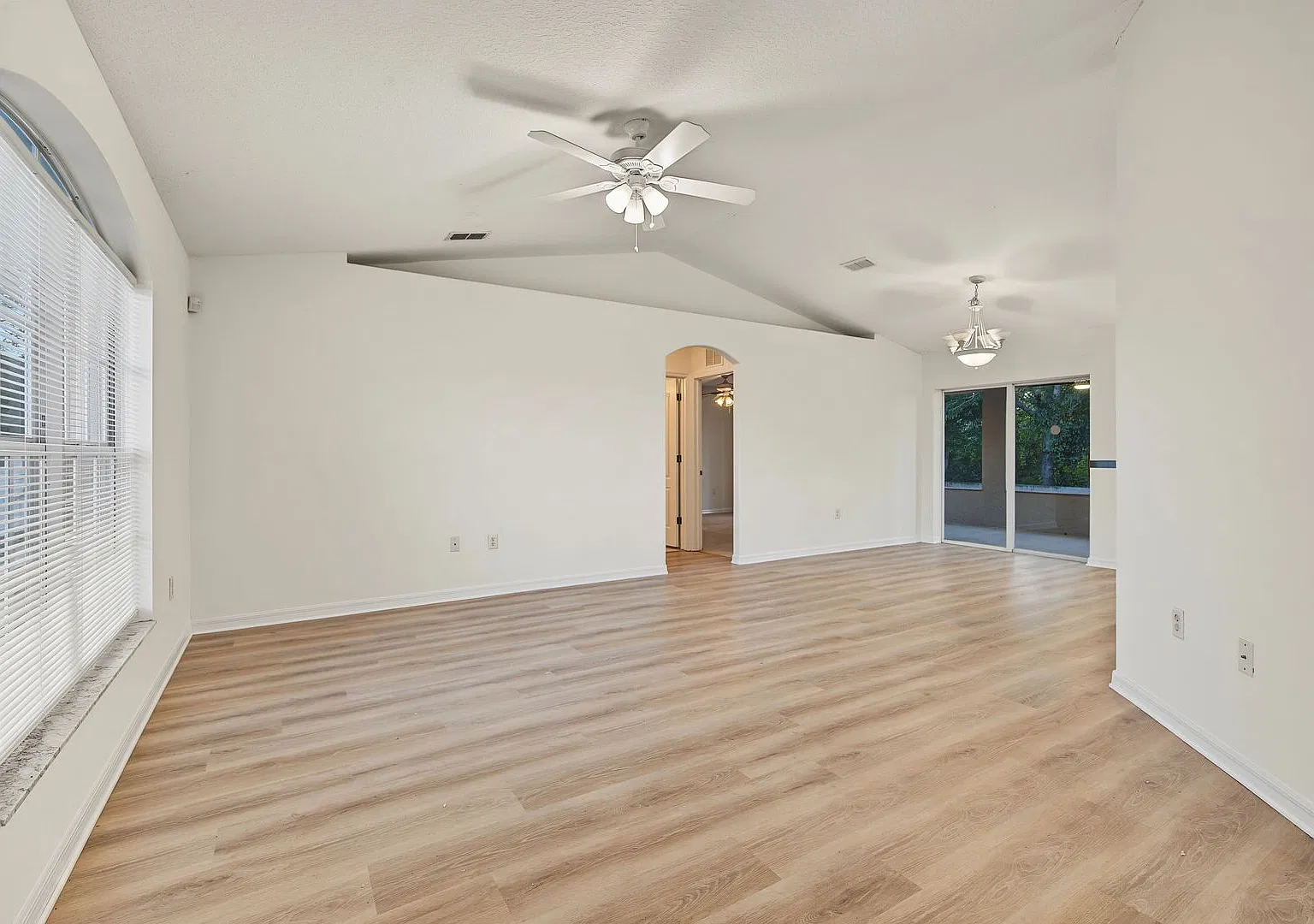 Beautiful 3 bedroom 2 bath in Hudson — Photo 4