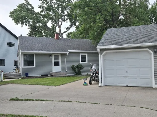 4911 7th Ave N, Grand Forks, ND 58203